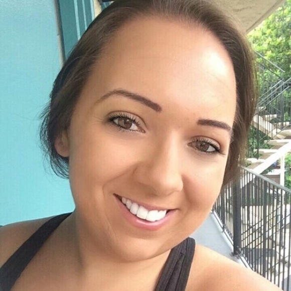 Meet your Posher, Robyn - Picture 1 of 1